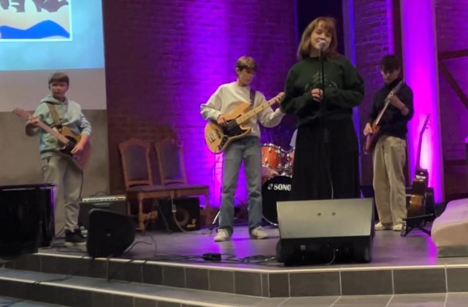 Bildet av bandet er fra Adventskonserten i Tananger kirke 2023 - Klikk for stort bilde